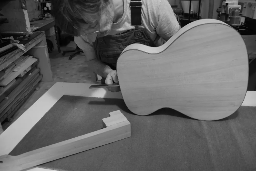 Artisan et guitare
