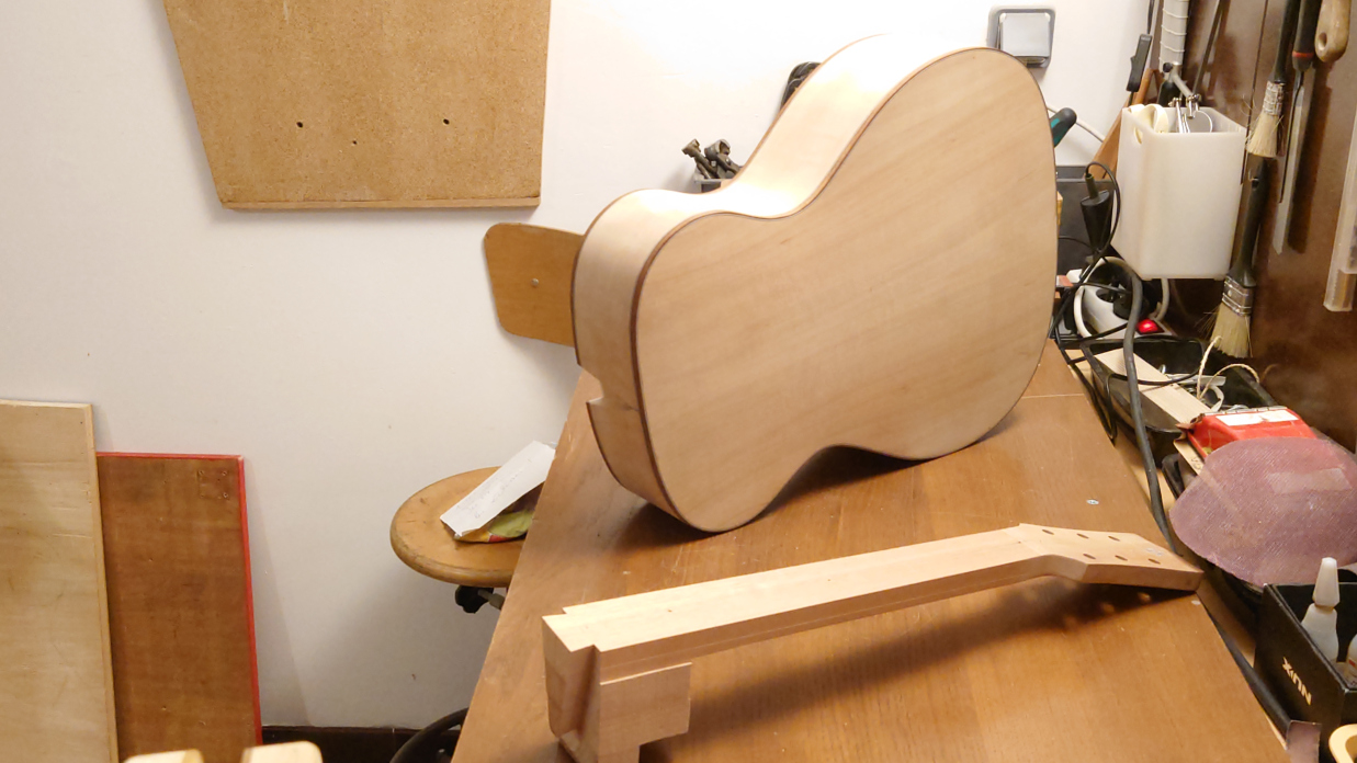 Guitare en fabrication